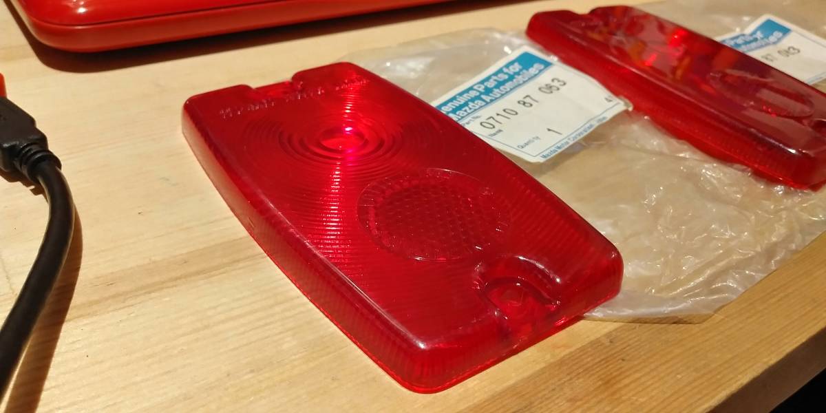 マツダ純正　テールランプレンズ　二枚　　ポータートラック　ポーターバン　360 KBDB　ワンテール用　KBAA 