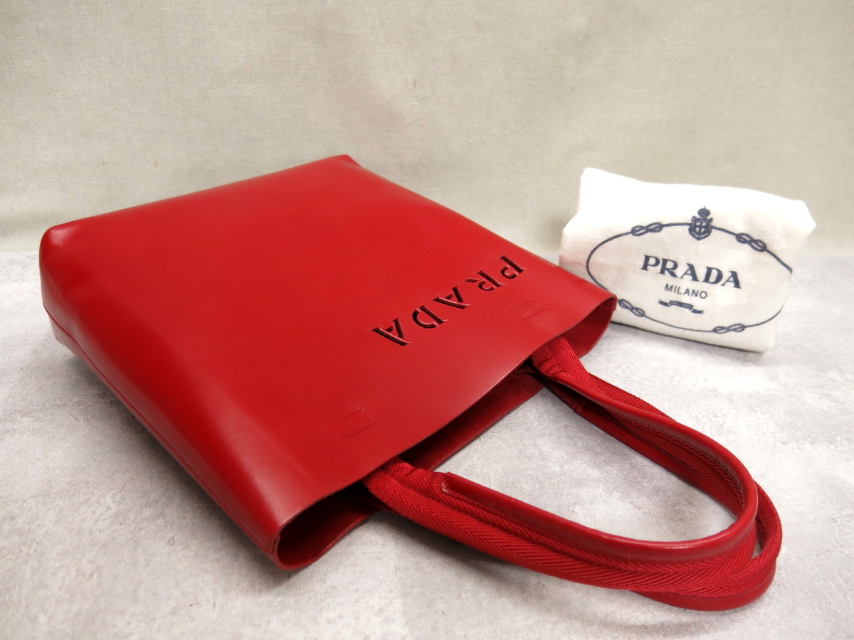 PRADA プラダ ロゴ型抜き パテントレザー トートバッグ ポーチ付き レッド Yahoo!オークション ○超美品○プラダ○ロゴ型抜き○カーフ レザー 本