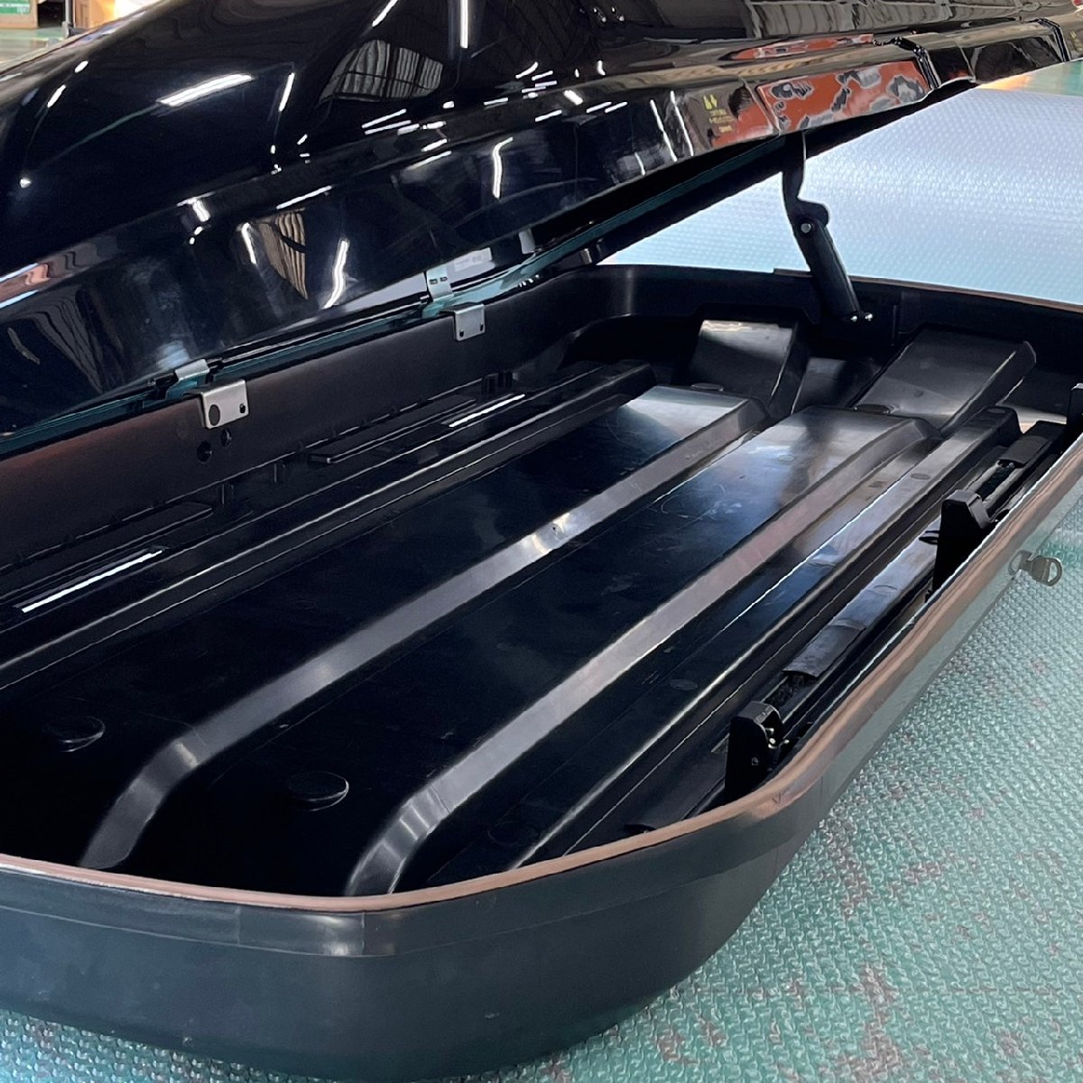 良品 INNO ルーフボックス 33 BRQ33 イノー 300L 大容量 店頭引取大  