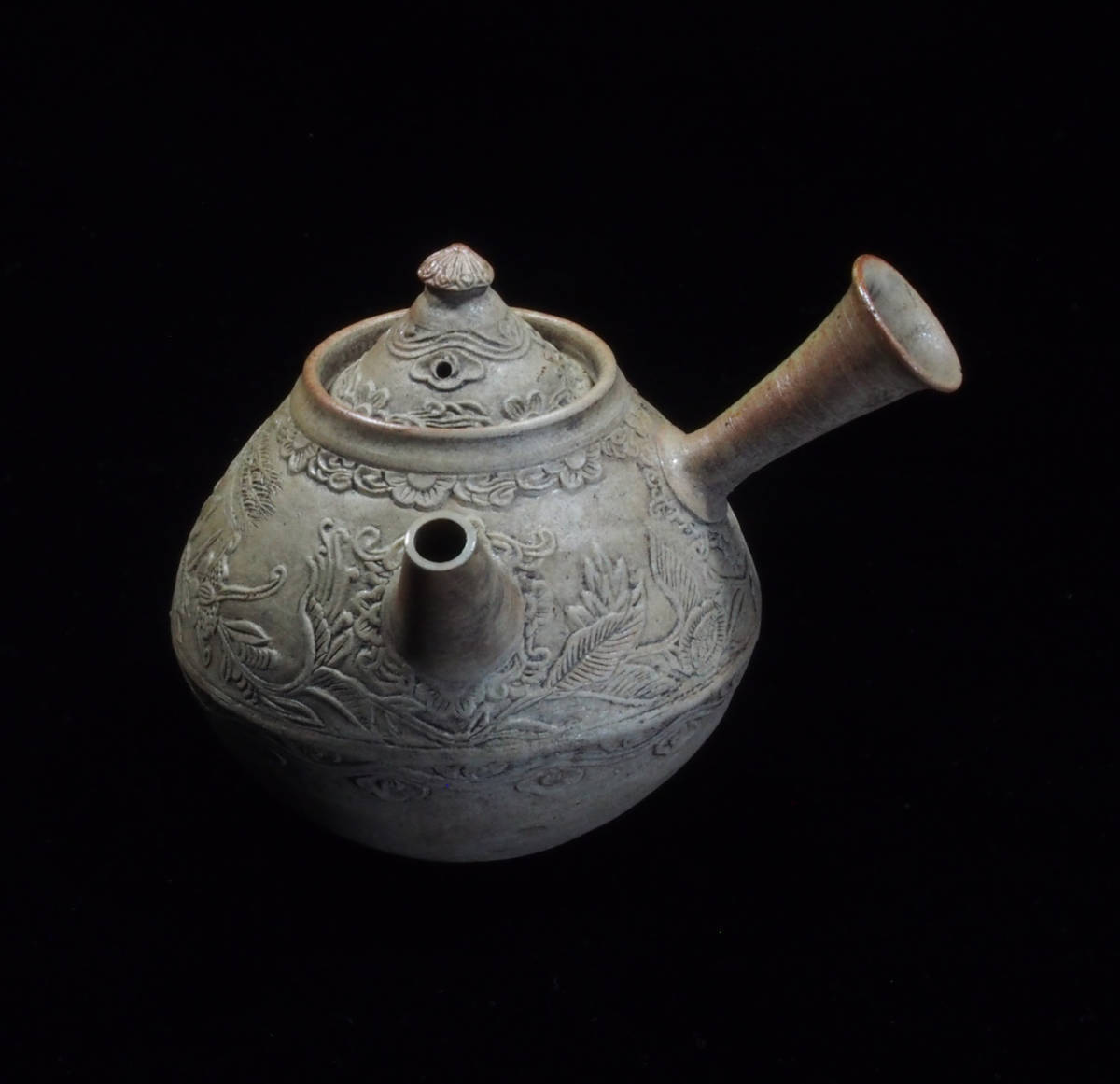 青木木米 鳳凰文急須 名品 後藤芳央著 「青木木米作品集」p33の作品