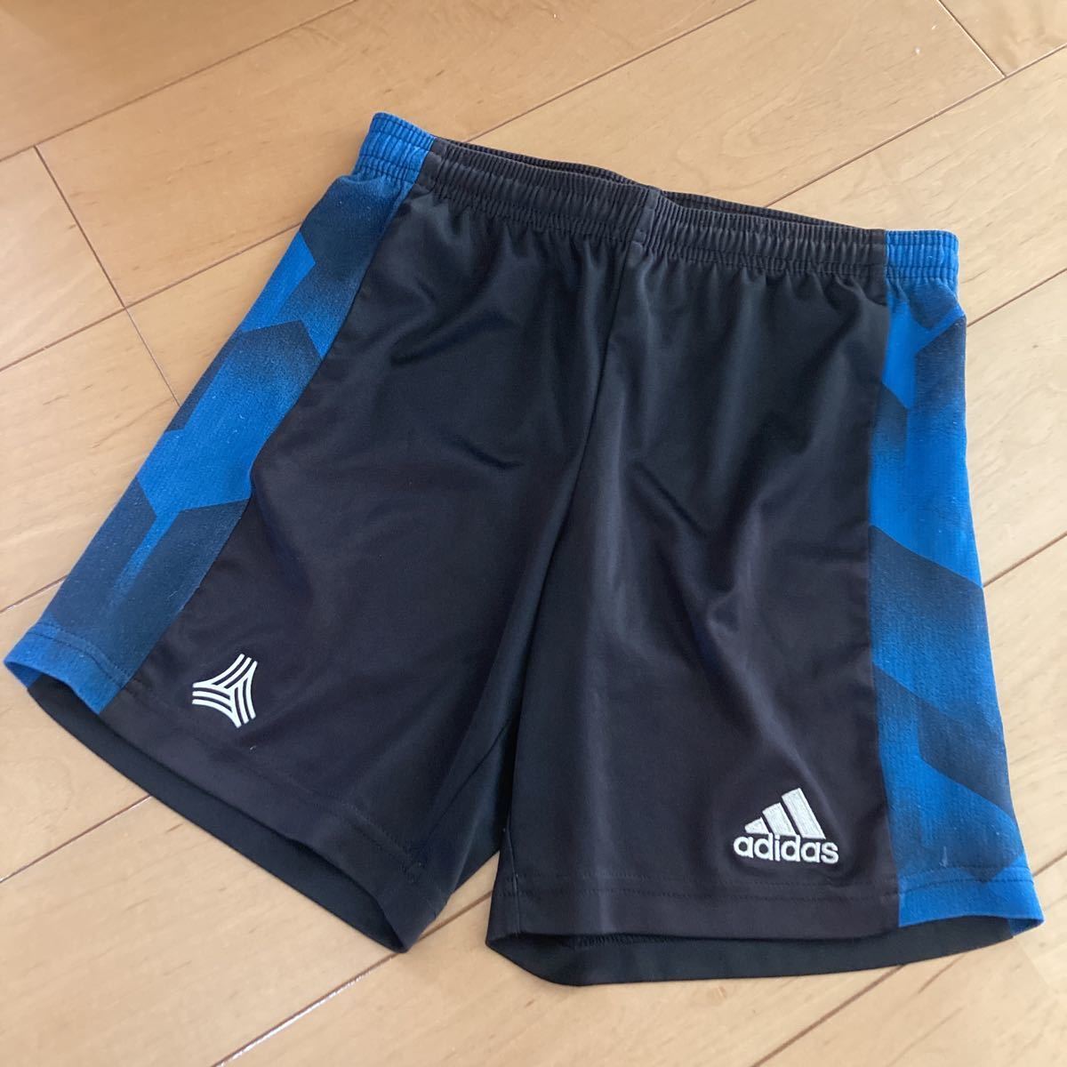 Adidas スポーツウェア サッカーパンツ ショートパンツ ジュニアサイズ アディダス サイズ130 子ども用 売買されたオークション情報 Yahooの商品情報をアーカイブ公開 オークファン Aucfan Com