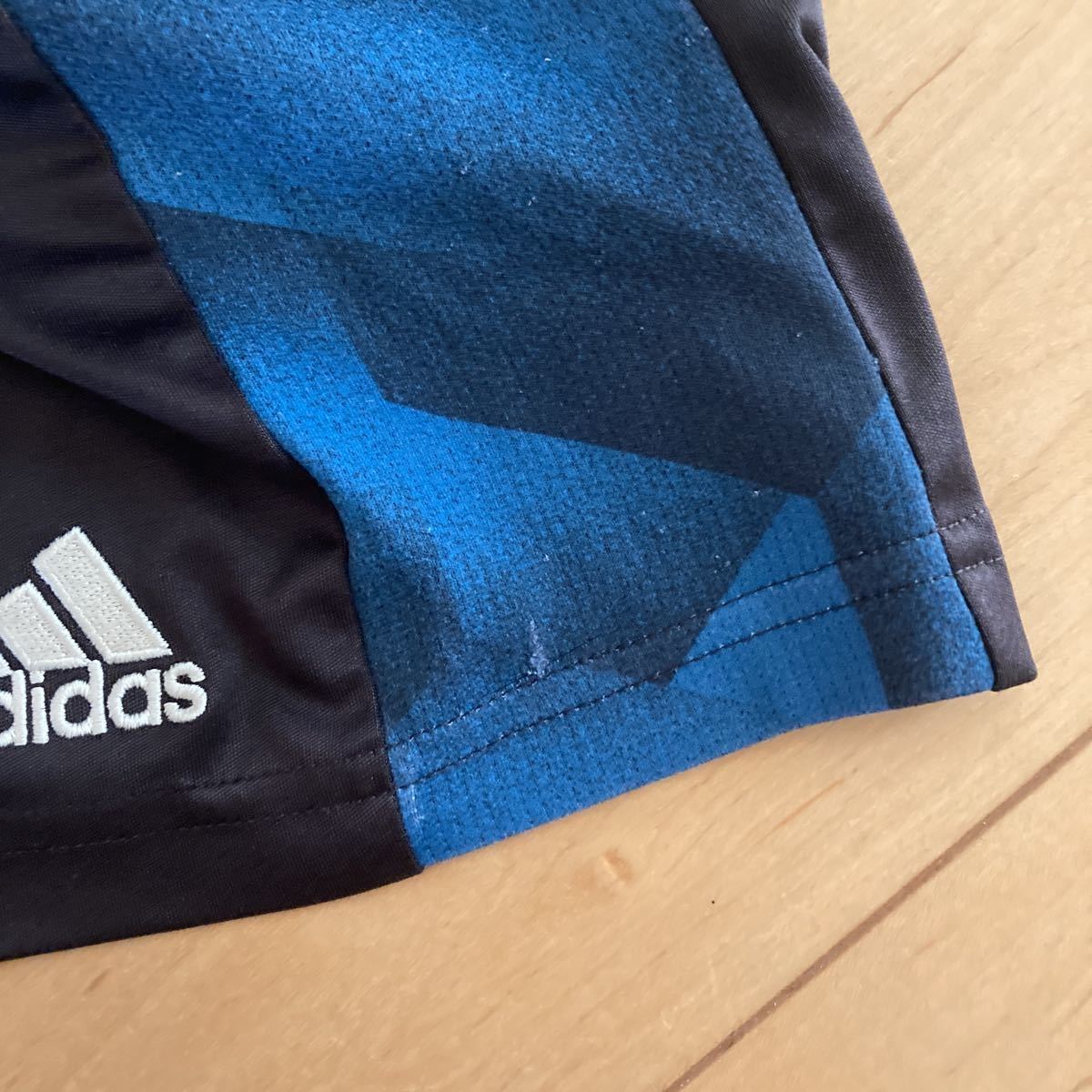 Adidas スポーツウェア サッカーパンツ ショートパンツ ジュニアサイズ アディダス サイズ130 子ども用 売買されたオークション情報 Yahooの商品情報をアーカイブ公開 オークファン Aucfan Com