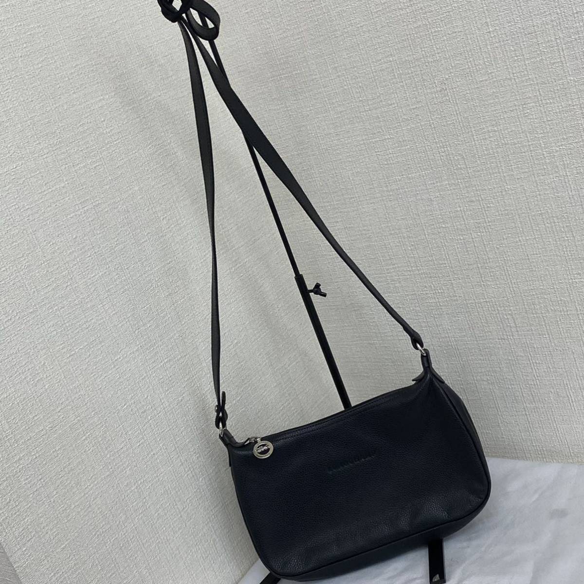 LONGCHAMP ロンシャン レザー ショルダーバッグ ななめがけ ブラック