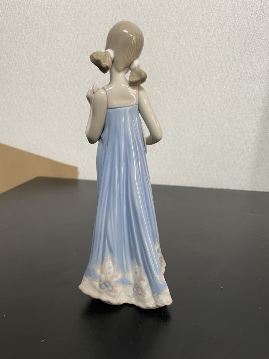 LLADRO リヤドロ 少女コートニィ 05648 置物 元箱なし (リヤドロ