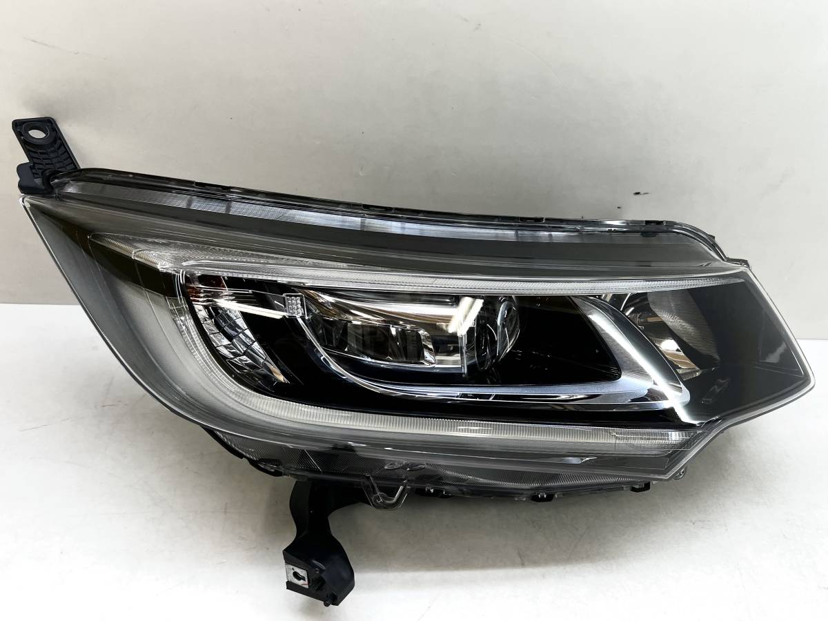 ホンダ フリード ハイブリッド GB7 右ヘッドライト LED GB7 フリード