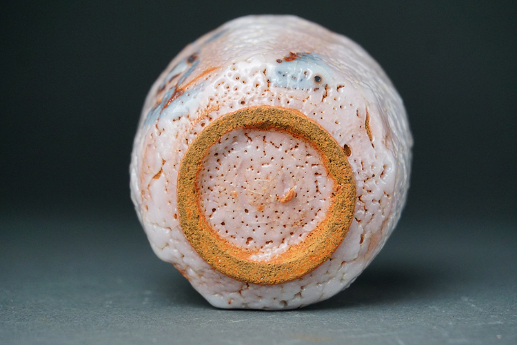 期間限定値下げ　人間国宝 加藤孝造 作 志野 ぐい呑み 未使用品 人間国宝 加藤孝造 志野ぐい呑み 共箱 ほぼ未使用良品