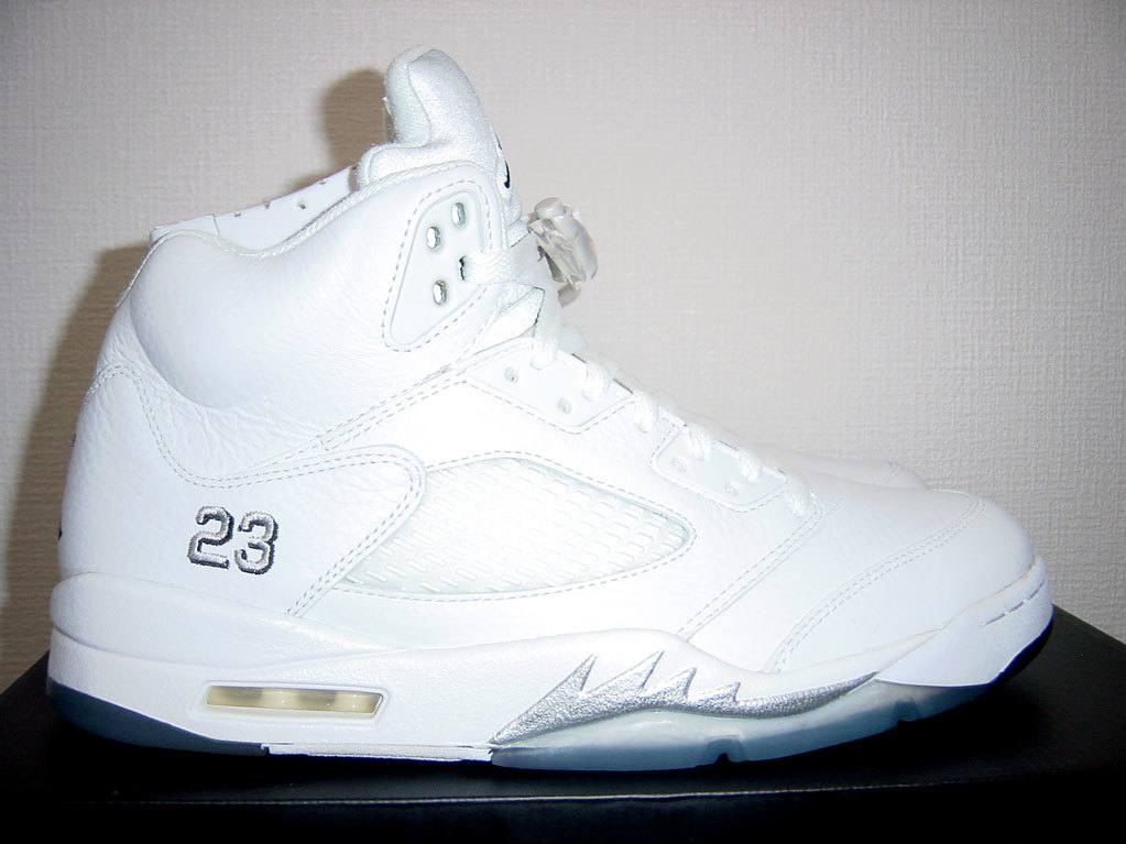AIR JORDAN5 RETRO 白 銀 28 5cm US10 5 未使用・箱有エアジョーダン5レトロAJ5レトロ 28 5cm 売買されたオークション情報 Yahoo オークション 旧ヤフオク の商品情報をアーカイブ公開 - オークファン aucfan com