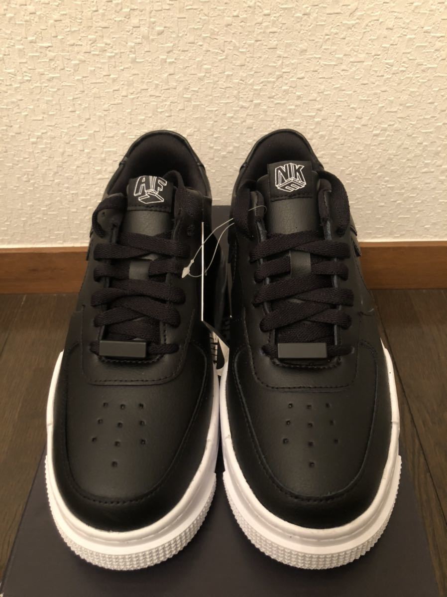 NIKE ナイキ　エアフォース1 ピクセル　ウィメンズ24cm ブラック　ホワイト　AIR FORCE1 厚底　レディース ピクセル エアフォース1 ナイキ スニーカー ワン 2&frasl;8までの限定価格！ナイキウィメンズエアフォース1ローピク