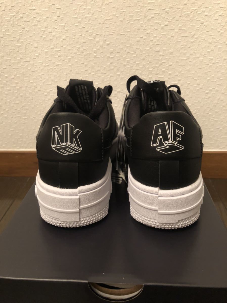 NIKE ナイキ　エアフォース1 ピクセル　ウィメンズ24cm ブラック　ホワイト　AIR FORCE1 厚底　レディース ピクセル エアフォース1 ナイキ スニーカー ワン 2&frasl;8までの限定価格！ナイキウィメンズエアフォース1ローピク