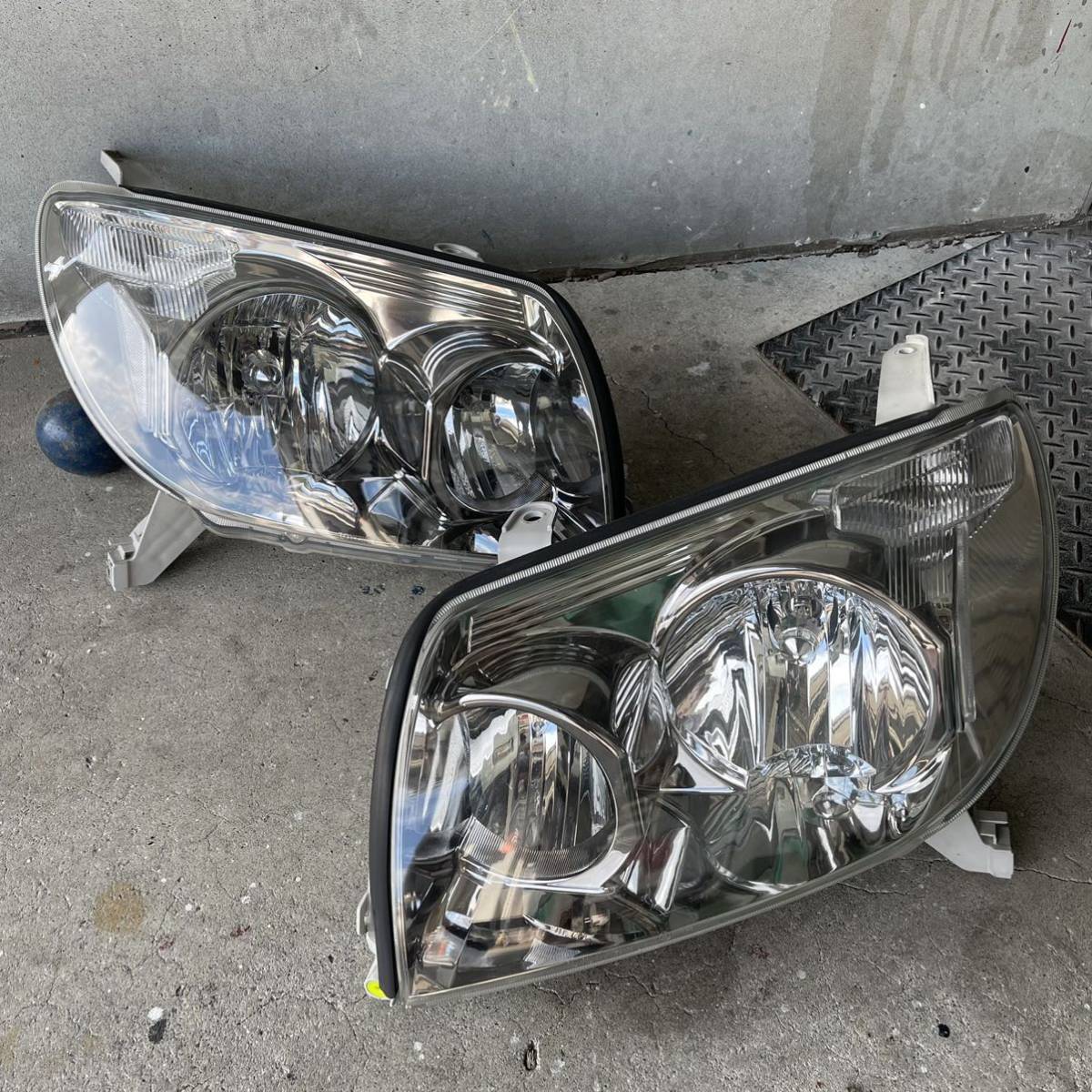 程度良好 210 215 サーフ 前期 純正 ヘッドライト 左右 クロームメッキ
