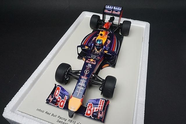 Spark スパーク 1/18 Infiniti Red Bull インフィニティレッドブル 