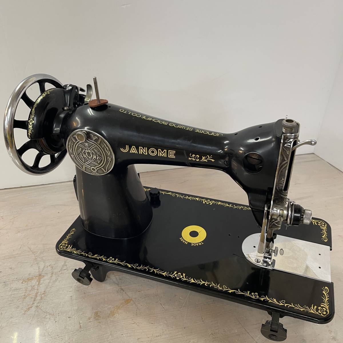 1533 JANOME/ジャノメ ミシン 本体のみ 昭和レトロ 足踏みミシン