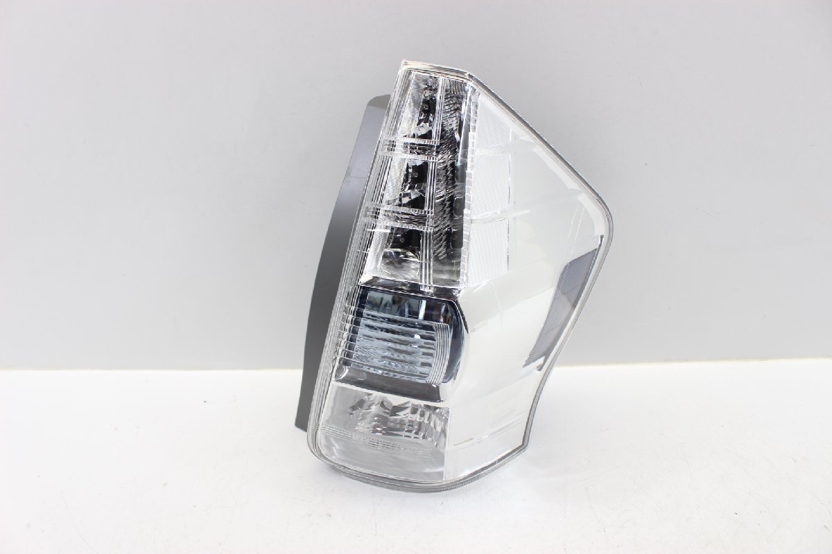 美品/破損無 プリウスα アルファ ZVW41W LED テールライト ランプ 右 