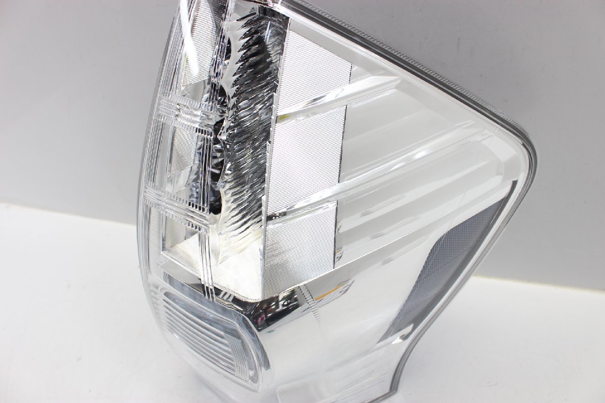 美品/破損無 プリウスα アルファ ZVW41W LED テールライト ランプ 右 