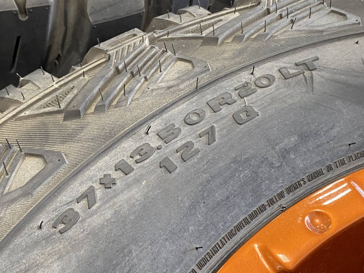 20インチ MKW MK-26 37×13.50R20 MT クムホロードベンチャー