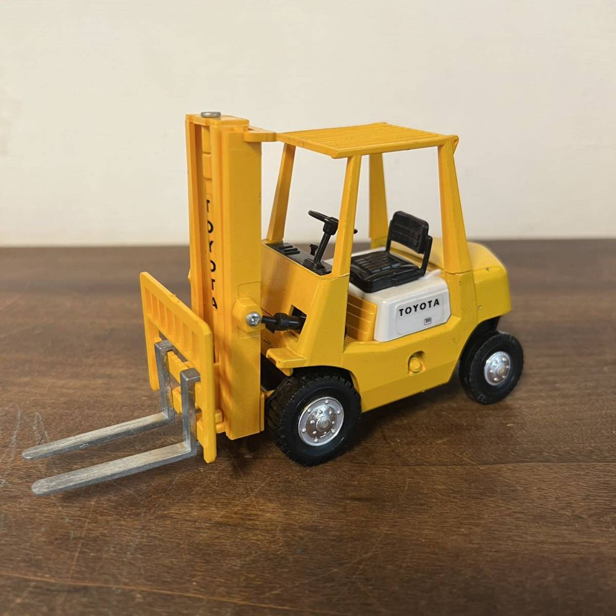 YONEZAWA DIAPET TOYOTA FORK LIFT ミニカー ダイヤペット トヨタ トヨタフォークリフト ヨネザワ ヨネザワトイズ