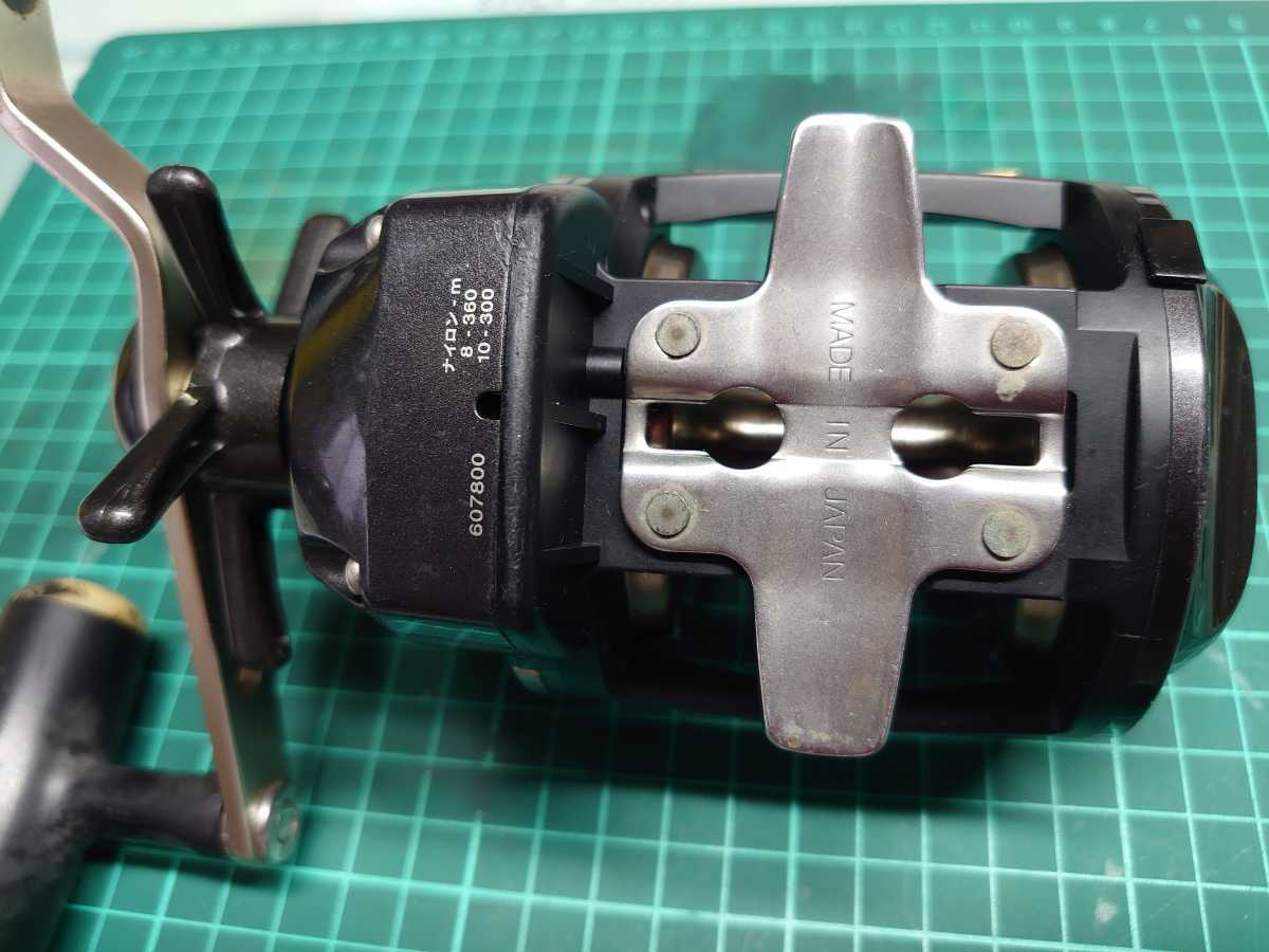 動作OK Daiwa ダイワ 巨鯉 40W 大きな ベイトリール 鯉釣り 釣具 製品