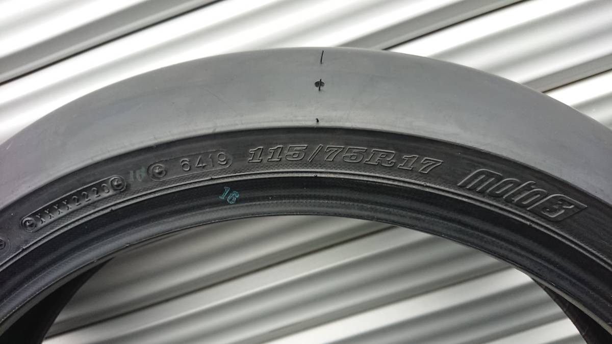 「dunlop Yahoo!オークション moto3」の落札相場・落札価格 - moto3 115&frasl;75R17 ⑨ 90&frasl;80R17 NSF250 スリックタイヤ前後セット ミディアム ダンロップ moto3(115&frasl;75R17)レーシングスリックタイヤ Moto3 スリック 0