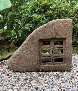 天然自然石・置灯篭・屋上テラスベランダ灯篭】庭石オブジェ置物 