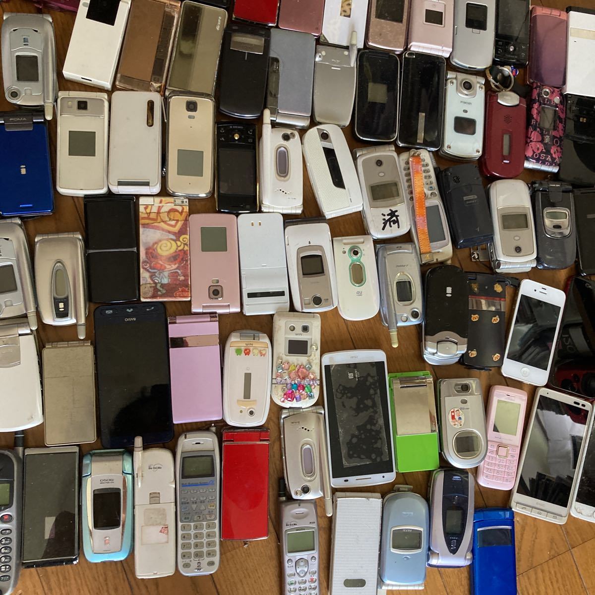 携帯 ガラケー ドコモ J-PHONE SoftBank au iPhone アンドロイド