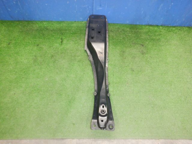 ☆ヴォクシー ZRR80W ZS 前期☆フロントエンジンメンバー 51204