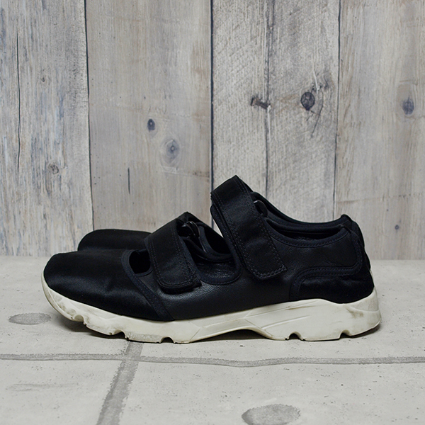  MARNI マルニ ローカットスニーカー ブラック 39サイズ 使用感あり(24.5cm)｜売買されたオークション情報、yahooの商品情報をアーカイブ公開 - オークファン 24.5cm