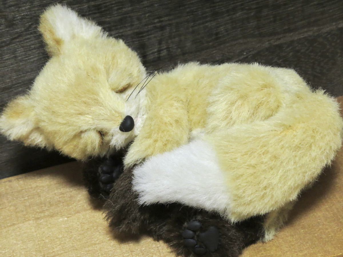 手のひらキツネさん♪表情が変えられる(開閉できるまぶた&口)フル可動