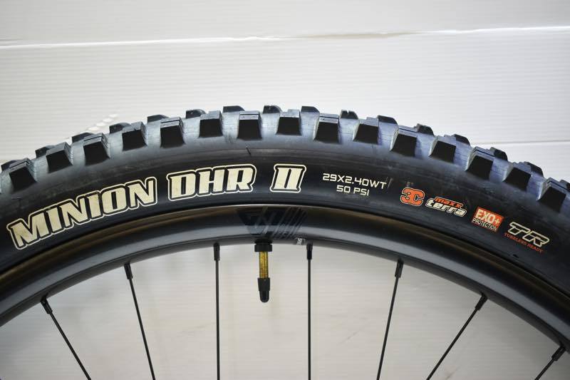 LIGHT BICYCLE カーボンリム DT SWISS 240S ハブ 前後ホイール 29
