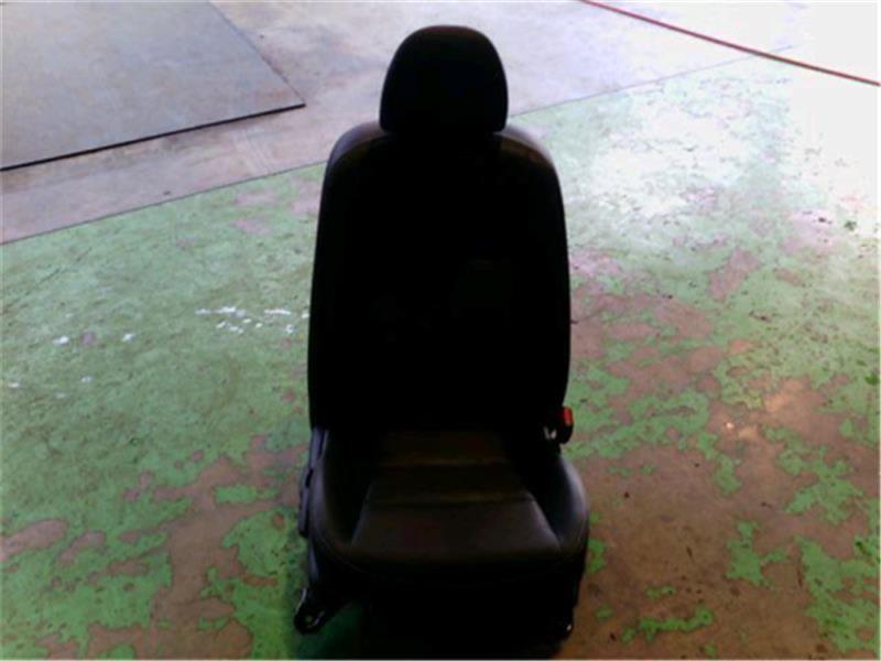 トヨタ 純正 アクア 《 NHP10 》 運転席シート P80900-21010742