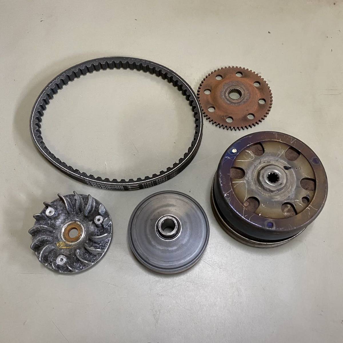 アドレスV100 CE11A 駆動系 プーリー クラッチ ベルト ベルト未使用 80サイズ E111