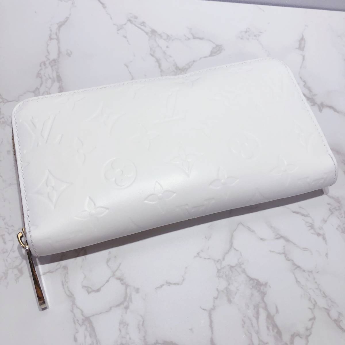 Louis Vuitton(ルイ・ヴィトン) ヴェルニ ジッピーウォレット ホワイト｜る