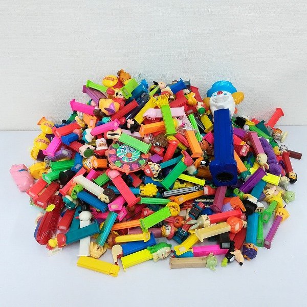ペッツ PEZ - オールド トラック 茶オレンジ PEZディスペンサー 図鑑