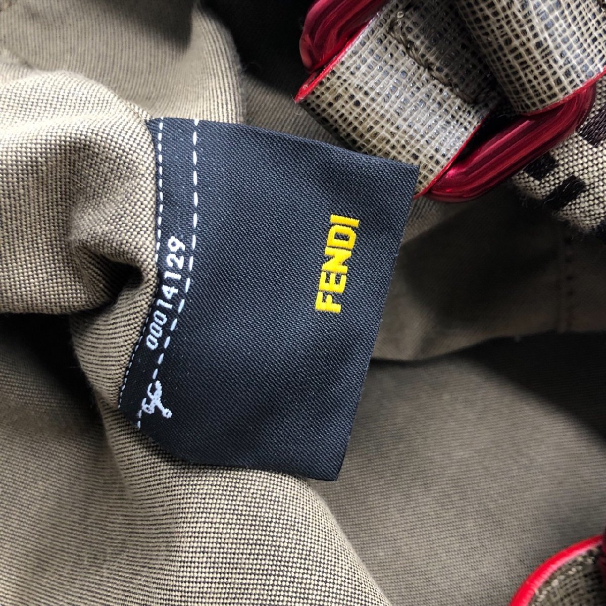美品 FENDI フェンディ 8BH215-HJE 128-2550 ズッキーノ FF ロゴ 