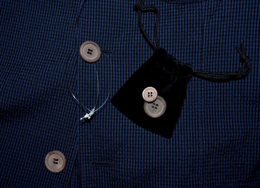 Armani Giorgio Eau Sealed 2.5 new 【未使用品】定価398，000円程 GIORGIO ARMANI ジョルジオアルマーニ TOKYO 伊製 高級サマースーツ 48（Mサイズ程度）細身 ネイビー 7412