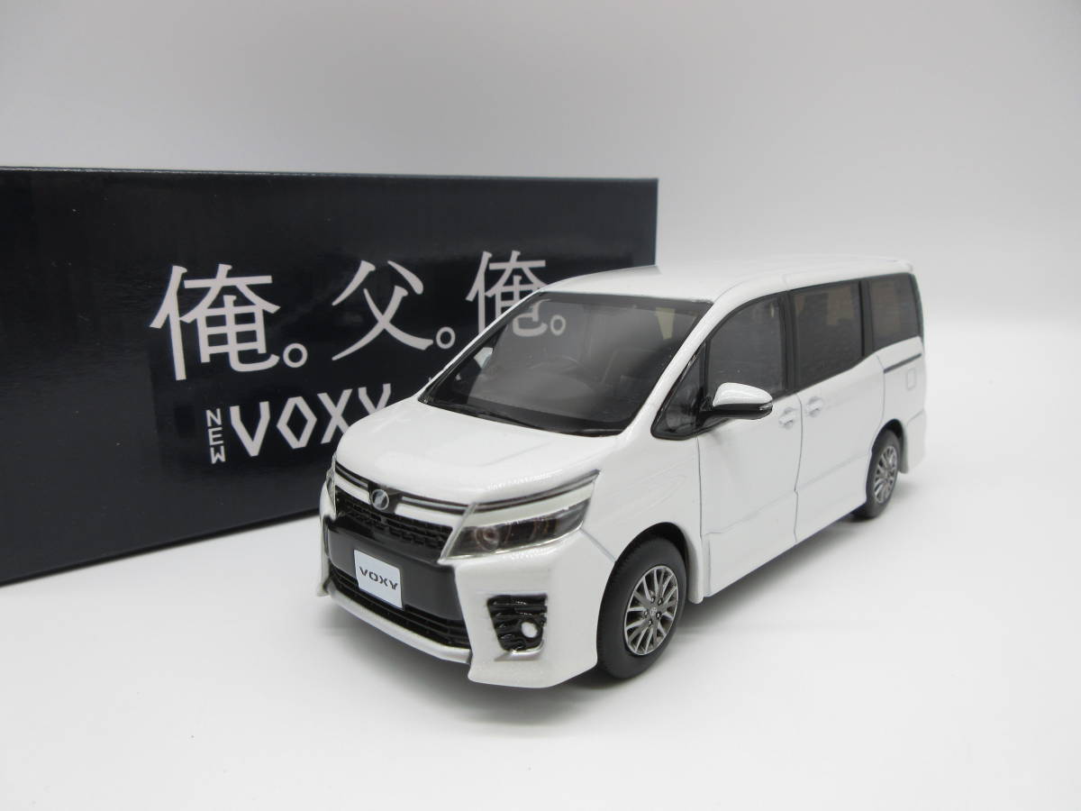 1/30 トヨタ ヴォクシー 80 VOXY ZS 前期 カラーサンプル 非売品 