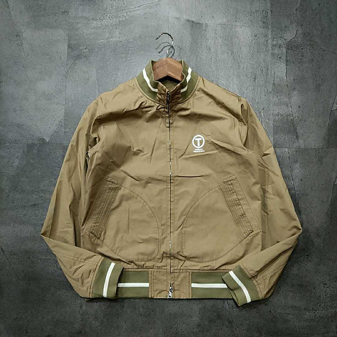 ◆ 良品!! '09SSモデル' 『 uniform experiment 』 ジップアップ MA-1 ブルゾン size2 ベージュ 紳士服 riri ユニフォームエクスペリメント Uniform School dForce ラグジュアリーウェア!! AZ ミズノ