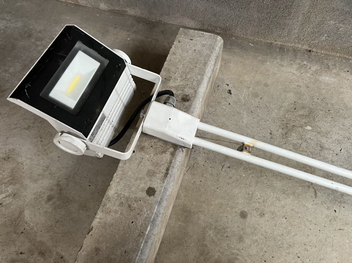 岩崎電気 看板用照明器具 F8 BK 台座 フランジ 岩崎電気 IWASAKI アイ