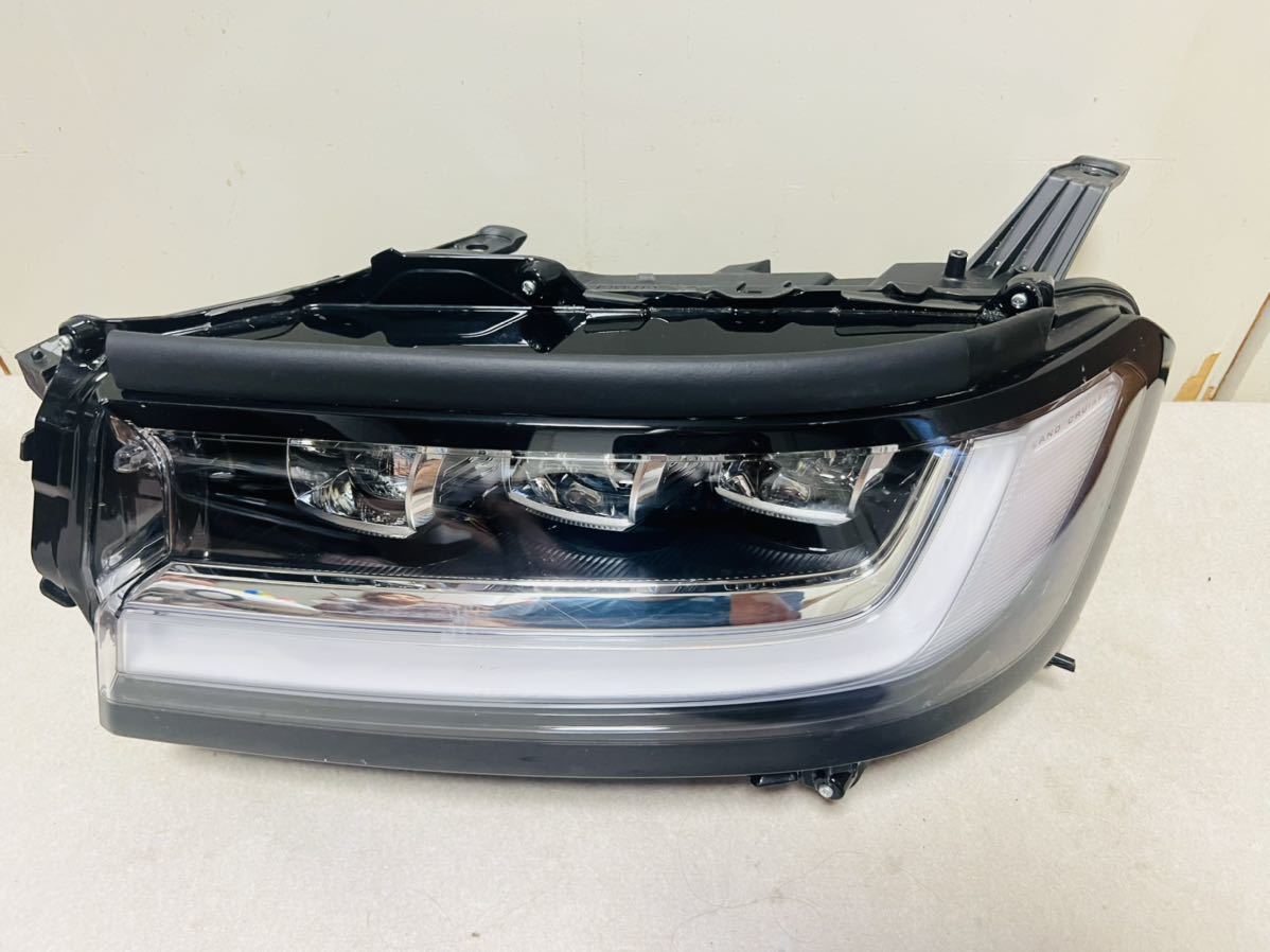 左側ヘッドライトCPU付き ランドクルーザー300 トヨタランドクルーザー