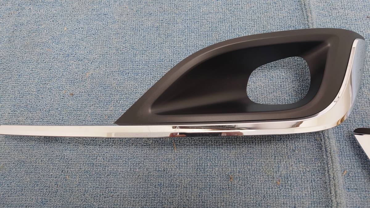 エスクァイア 即決 トヨタ 前期 新車外し フォグランプガーニッシュ 