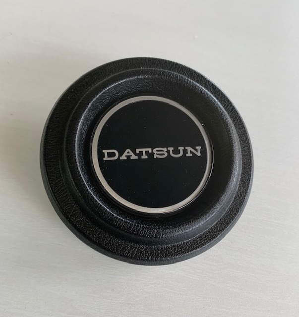 セール，大得価 DATSUN ホーンボタン 検索用：ハコスカ ケンメリ ジャパン S30 旧車 Ｌ型 Ｌ６ MOMO(ステアリング、ハンドル関連用品)｜売買されたオークション情報、yahooの商品情報をアーカイブ公開 - オーク 日産用