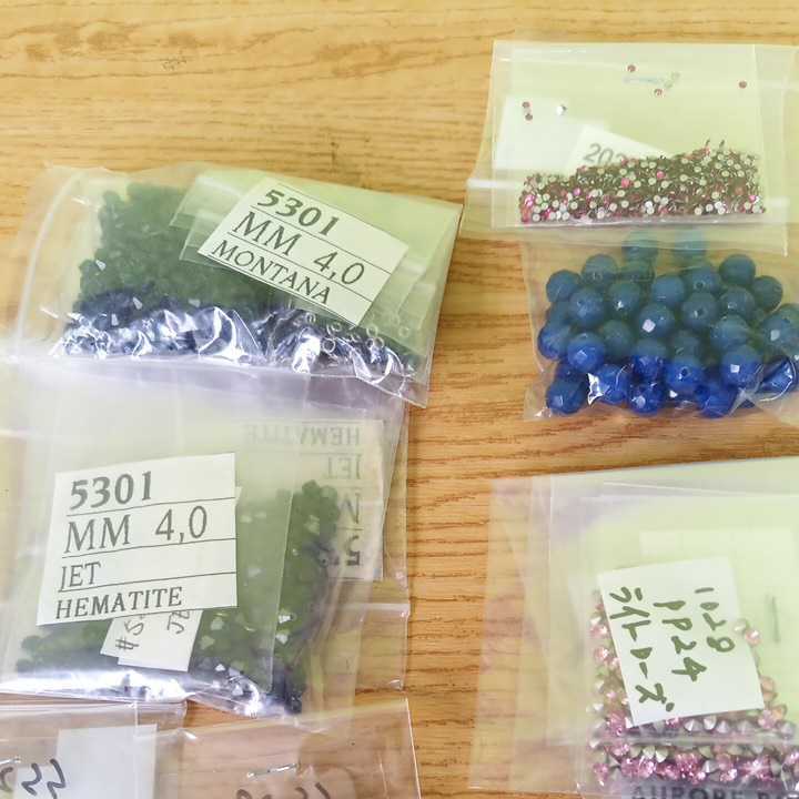 箱無し 大量 スワロフスキー 大量 まとめて SWAROVSKI 極小粒 小粒 中  