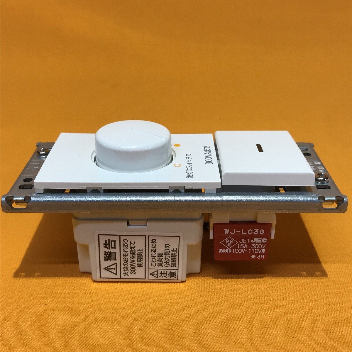 LED用調光器 DAIKO DP-37154E 三路スイッチ付 300VA サテイゴーの入札 