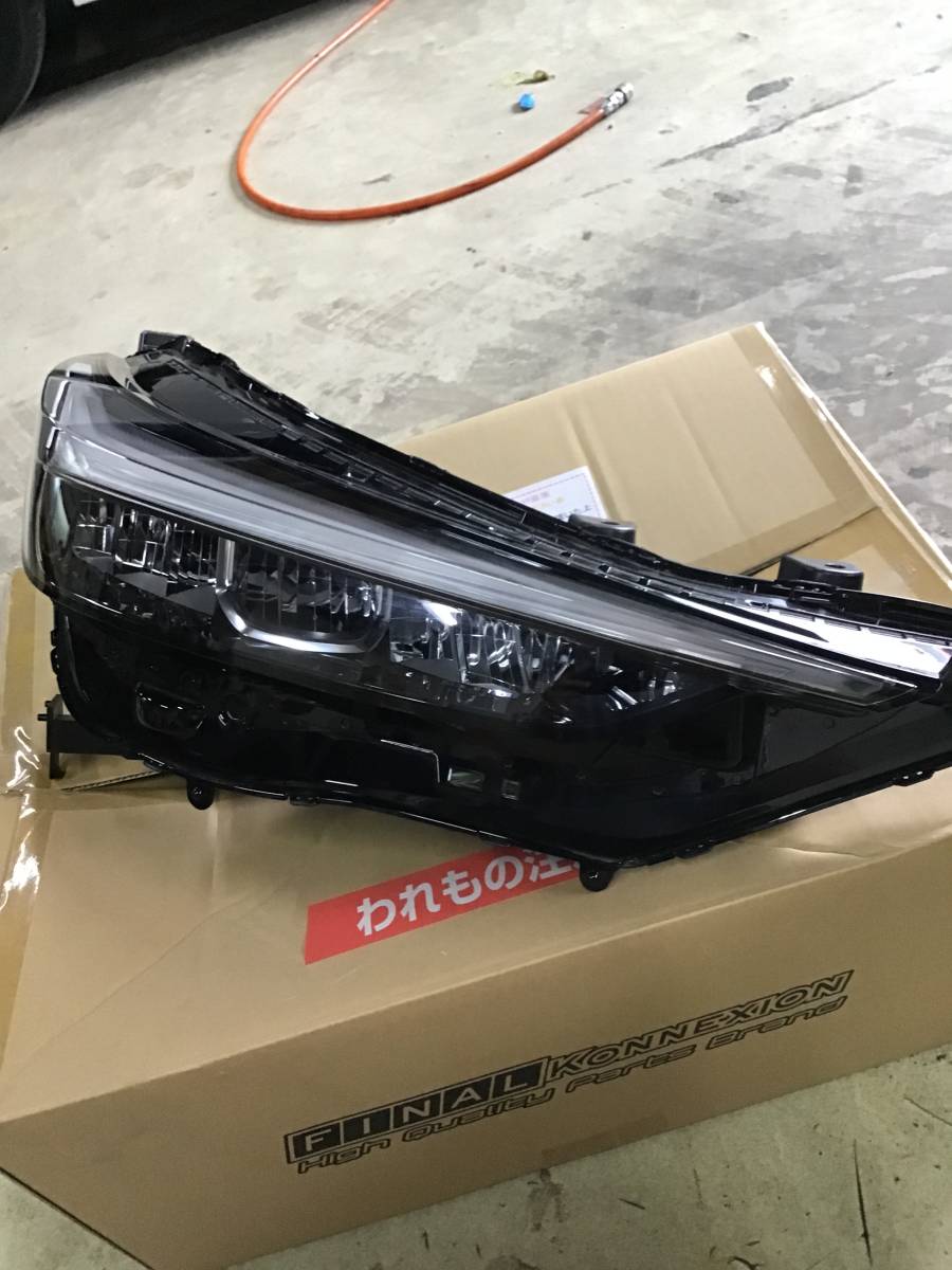 ヴェゼル RV J8 右 ヘッドライト ヴェゼル RV系 右 ヘッドライト