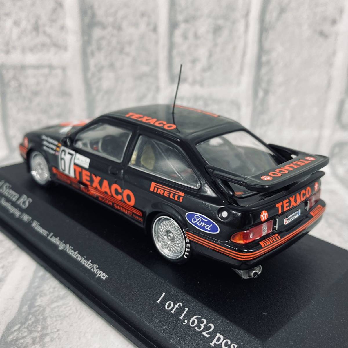 絶版品］1/43サイズ MINICHAMPS '87 フォード シエラ コスワース RS500