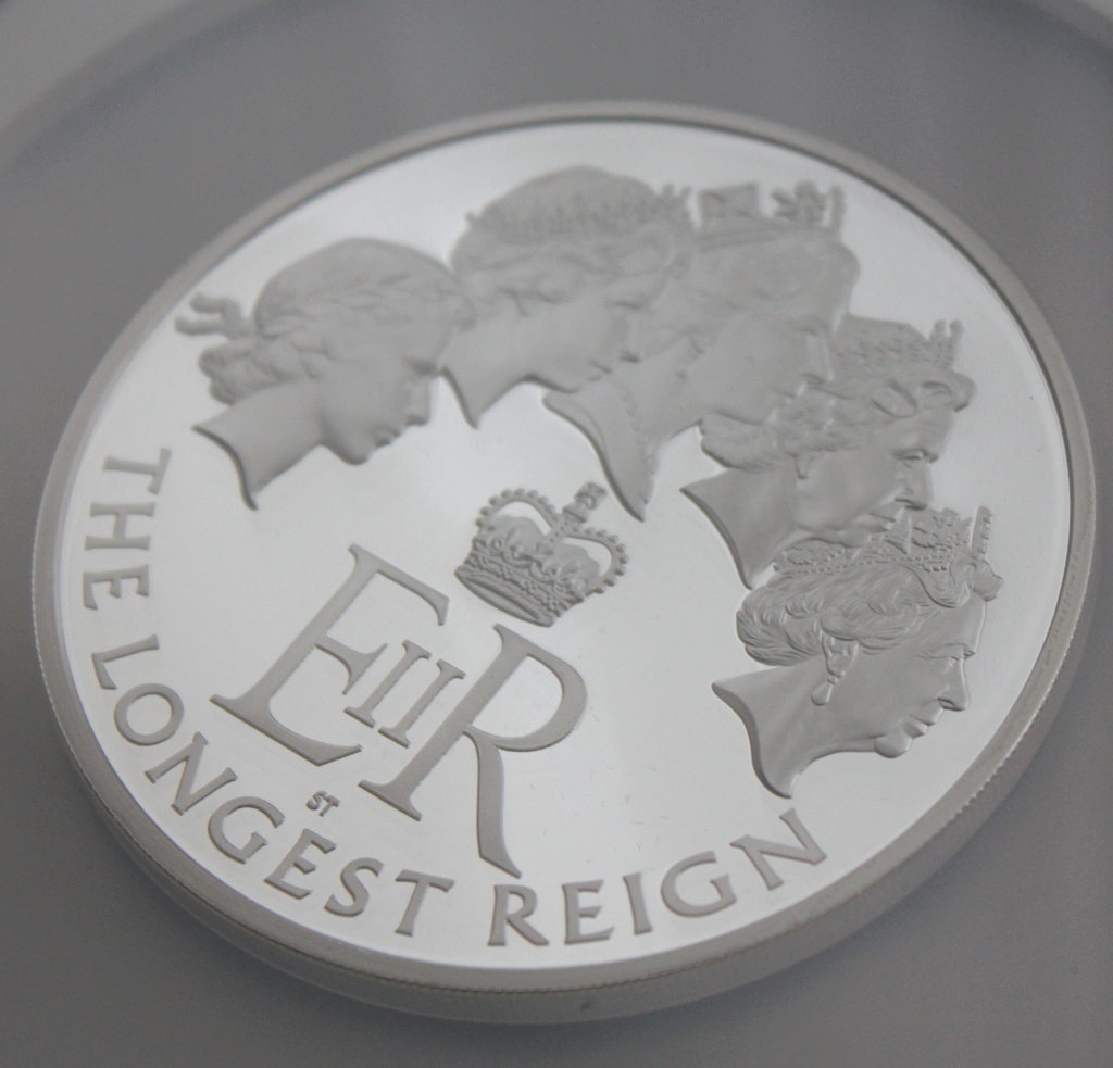 2015 イギリス エリザベス2世 最長在位記念 10ポンド 5オンス 銀貨 NGC