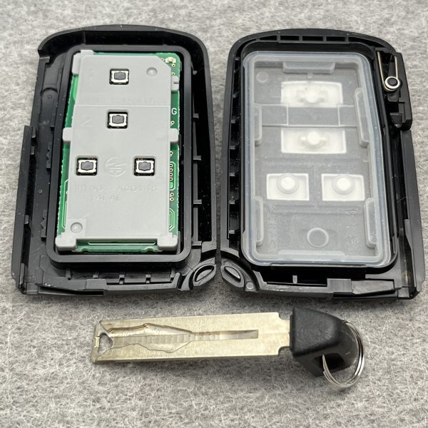 トヨタ純正スマートキー(初期化済)基盤番号231451-0120新品電池付き①