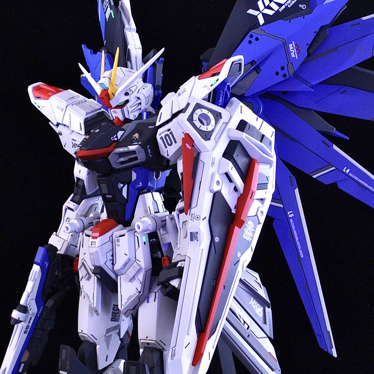 フリーダムガンダム　MG 1/100　徹底改修・全塗装　完成品 徹底改修 全塗装 完成品 MG フリーダムガンダム Ver.2.0 1/100
