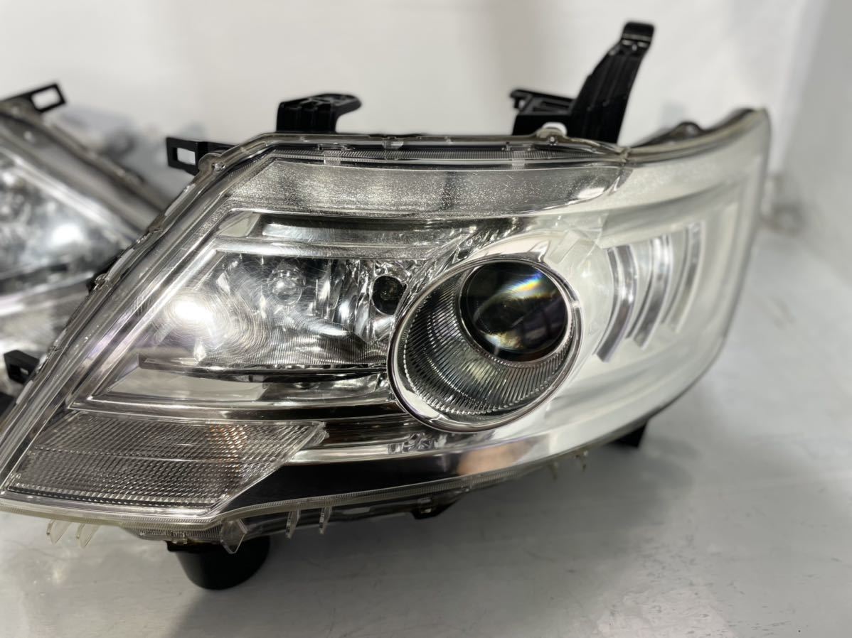 セレナ C25 後期 HID 右ヘッドライト ヘッドライト 中古 KOITO100