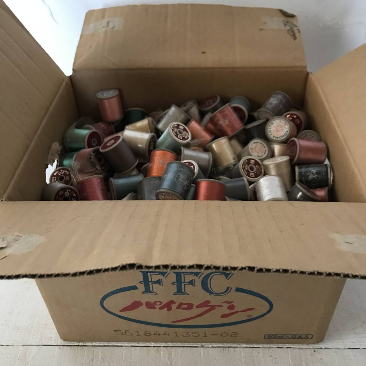 経年保管 ジャンク扱い ミシン糸 300個 什器 ディスプレー 駒糸 ミシン