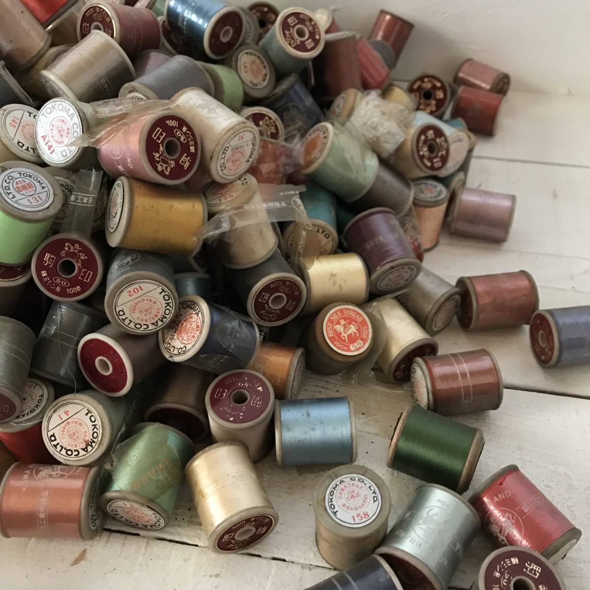 経年保管 ジャンク扱い ミシン糸 300個 什器 ディスプレー 駒糸 ミシン